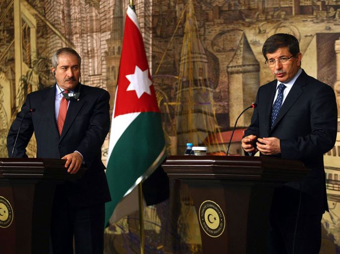 Turkey's Foreign Minister Ahmet Davutoglu (R) and Jordan's Foreign Minister Nasser Judeh attend a news conference after their meeting in Istanbul on April 13, 2012. AFP PHOTO/ADEM ALTAN