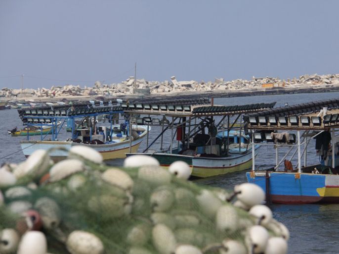 أزمة الوقود أجبرت الصيادين على وقف مراكبهم في ميناء غزة