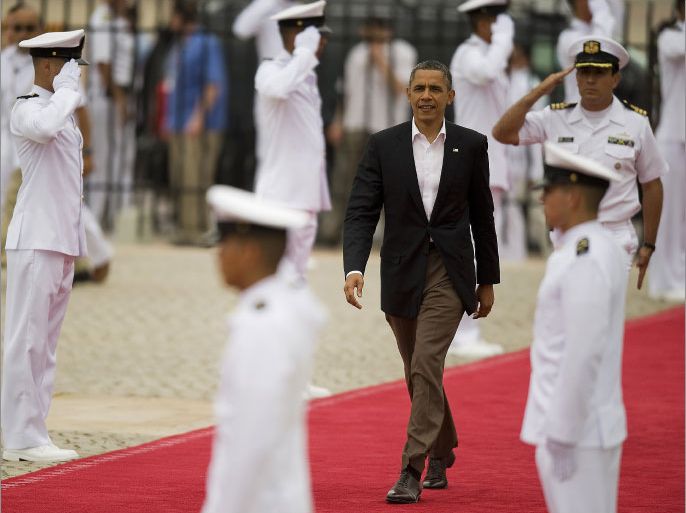 The US President Barack Obama arrives at the Convention Centre in Cartagena, Colombia to attend the opening of the VI Americas Summit on April 14, 2012. Leaders of the American continent will open a two-day summit here Saturday anxious to expand regional trade, but dogged by controversial issues like contraband of illegal drugs and policy toward Cuba. AFP PHOTO / ALFREDO ESTRELLA