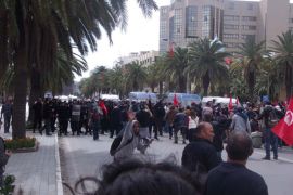 قوات الأمن تمنع المتظاهرين من دخول شارع بورقيبة بالعاصمة