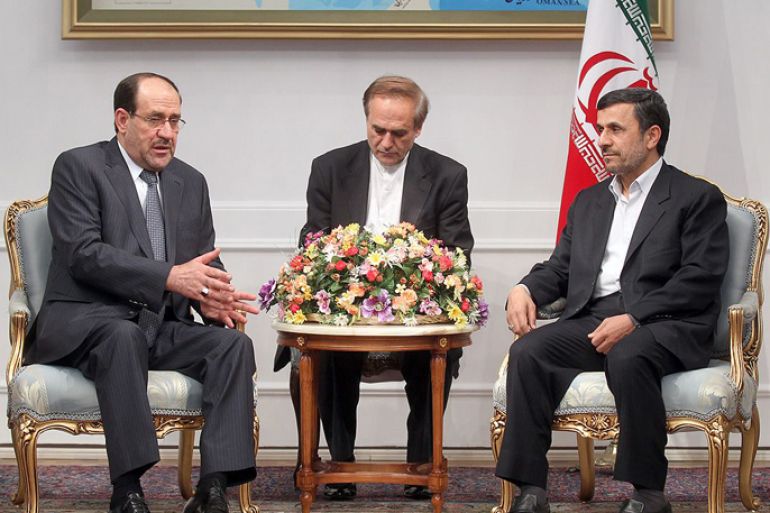 A handout picture made available by Iranian President Mahmoud Ahmadinejad's official website on April 23, 2012 shows Ahmadinejad (R) meeting Iraqi Prime Minister Nuri al-Maliki in Tehran on April 22, 2012. AFP