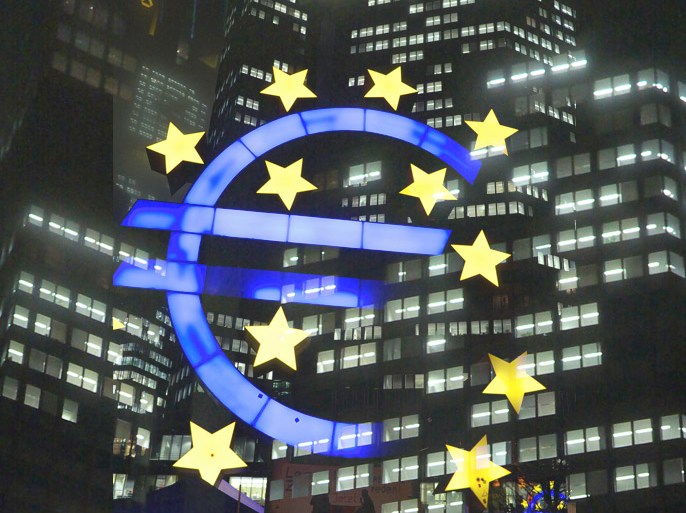 (FILE) A file photograph showing a general view showing the Euro sign in front of the European Central Bank (R) in Frankfurt am Main, Germany, late 28 November 2011. Media reports on 02 April 2012 state that unemployment across