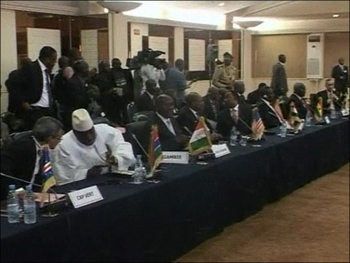 15 دولة أفريقية فرضت عقوبات دبلوماسية وتجارية ومالية على الانقلابيين (الجزيرة نت)