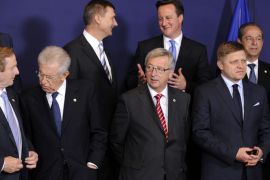 (1st raw L-R) Irish Prime Minister Enda Kenny, Italian Prime Minister Mario Monti, Luxembourg Prime Minister Jean-Claude Juncker and Slovak Prime Minister Roberto Fico (2nd raw L-R) Estonian Prime Minister Andrus Ansip and British Prime Minister David Cameron talk during a family photo after a meeting of European Union leaders in Brussels on May 23, 2012. Europe's leaders are expected to shift their focus from austerity to growth at a summit Wednesday amid accelerating worries over Greece's eurozone future and Spain's troubled banks. AFP PHOTO / JOHN THYS