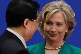 r_u.s. secretary of state hillary clinton (r) looks at china's president hu jintao during the opening ceremony of the china-u.s. strategic and economic dialogue in beijing may (رويترز)