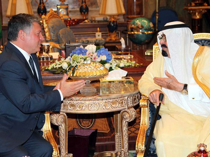 epa02808689 A handout picture made available by the Jordanian Royal Palace shows Jordan's King Abdullah II (L) meeting with Saudi Arabian King Abdullah Ibn Abdul Aziz in the Red Sea city of Jeddah, Saudi Arabia, 03 July 2011. The two leaders will discuss ways of enhancing Jordanian-Saudi ties in addition to regional and international issues. EPA/YOUSEF ALLAN/HANDOUT HANDOUT EDITORIAL USE ONLY/NO SALES