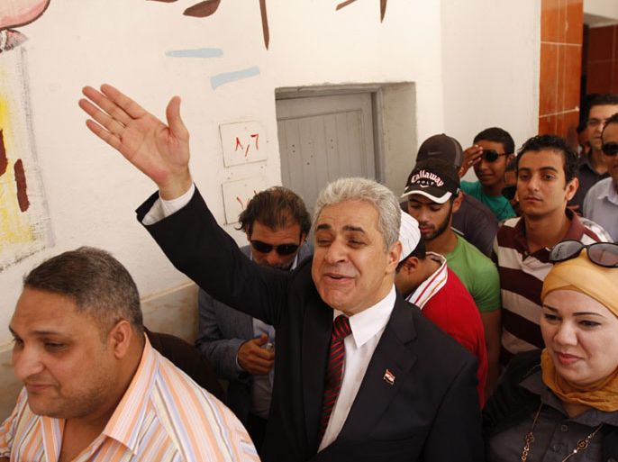 المرشح الرئاسي حمدين صباحي في طابور الاقتراع