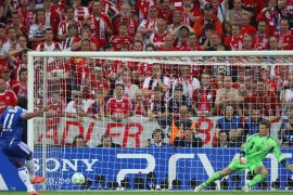 MUNICH, GERMANY - MAY 19: Didier Drogba of Chelsea scores the winning penalty against goalkeeper Manuel Neuer during UEFA Champions League Final between FC Bayern Muenchen and Chelsea at the Fussball Arena München on May 19, 2012 in Munich, Germany. (Photo by Alex Livesey/Getty Images)