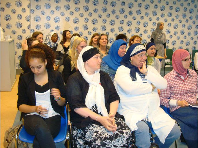 جانب من الملتقى الذي نظمته المنظمة الوطنية للنسائ المسلمات في هولندا خاصة بالجزيرة