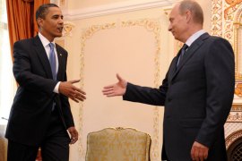 epa01785683 US President Barack Obama shakes hands with Russian Prime Minister Vladimir Putin during a meeting at Putin's home Novo Ogaryovo in Moscow, Russia 07 July 2009. President Obama is in Moscow to meet with Russian President Dmitryi Medvedev and Prime Minister Vladimir Putin prior to the G8 Summit in Italy later this week. EPA/SHAWN THEW