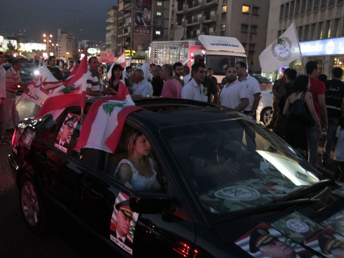 مؤيدون للجيش اللبناني خرجوا أمس بمظاهرة في جونية شرق بيروت (الفرنسية)