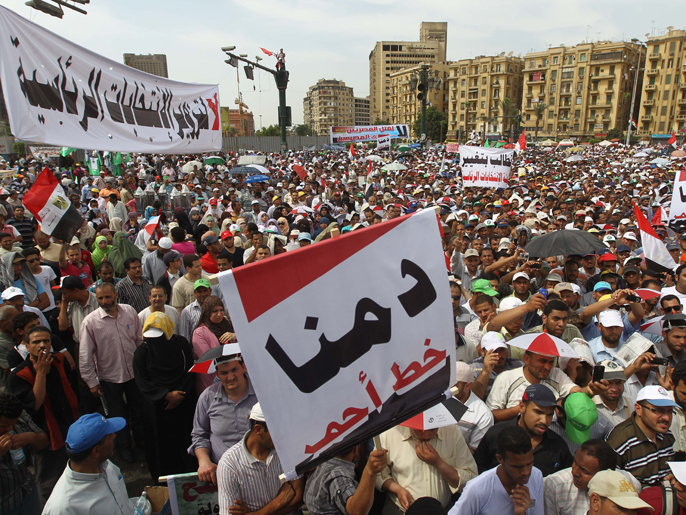 المتظاهرون في التحرير نددوا بالمجلس العسكري (الفرنسية)