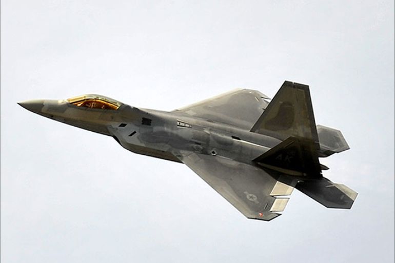 epa02253786 The U.S Air Force fighter plane F22 is pictured during a flying display at the Farnborough Airshow in Hampshire Britain, 19 July, 2010. The Farnborough Airshow opened 19 July. EPA/ANDY RAIN