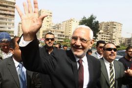 Egyptian moderate Islamist presidential candidate Abdel Moneim Abul Fotouh waves to his supporters as he arrives at a polling station to vote in Cairo on May 23, 2012, during the country's historic presidential election, the first since a popular uprising toppled Hosni Mubarak. AFP PHOTO/KHALED DESOUKI