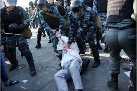 TOPSHOTS Russian Police officers detain an opposition supporter during a rally in Moscow on May 6, 2012. Russian riot police Sunday violently clashed with protesters at a rally on the eve of strongman Vladimir Putin's return for a third Kremlin term, arresting over 250 people including opposition leaders. AFP PHOTO / NATALIA KOLESNIKOVA