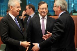 epa03219035 (L-R) Italian Prime Minister Mario Monti, Mario Draghi (C) the