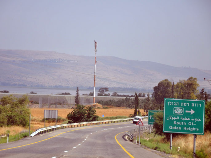 ‪الطريق إلى مرتفعات الجولان من الجهة الشرقية قرب بحيرة طبرية حيث كانت حدود الدولة السورية‬ (الجزيرة)