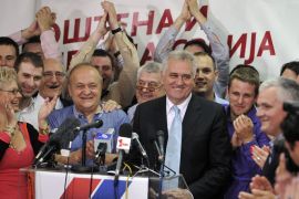 AND025 - BELGRADE, -, SERBIA : Newly elected Serbian President and leader of Serbian Progressive Party (SNS), Tomislav Nikolic (C-R), delivers a speech at his party's headquarters, in Belgrade on May 20, 2012. Serb nationalist Tomislav Nikolic upset the odds to defeat incumbent Boris Tadic in a presidential run-off today but vowed to pursue his predecessor's drive for the Balkans nation to join the EU. AFP PHOTO / ANDREJ ISAKOVIC