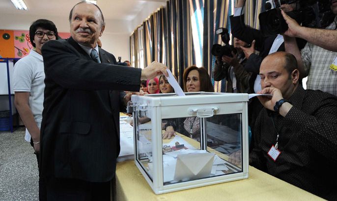FBA017 - Algiers, -, ALGERIA : Algeria's President Abdelaziz Bouteflika casts his vote at the school Mohamed El-Bachir El-Ibrahimi d'El Biar in Algiers on May 10, 2012. Algeria today held its first polls since the Arab Spring amid deep voter disaffection, with the ageing ruling party confident of victory and its Islamist allies hoping for a strong showing. AFP PHOTO / STRINGER
