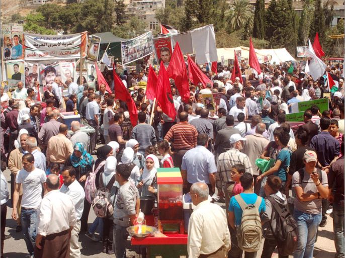 آلاف الفلسطينيين شاركوا بالمظاهرة الداعمة للاسرى في مطالبهم العادلة التي تنتهكها سلطات الاحتلال-الجزية نت7