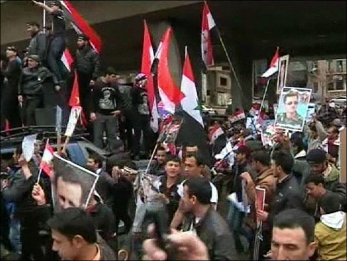 انقسام سياسي بلبنان بين مؤيد ومعارض للثورة السورية (الجزيرة)