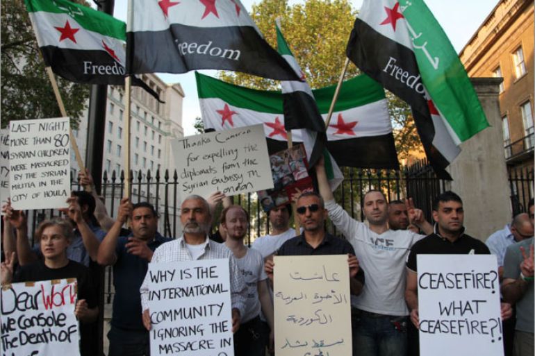 مظاهرة بلندن أمام مقر رئاسة الوزراء في 10 دواننغ ستريت للمطالبة بتوفير حماية عاجلة للشعب السوري