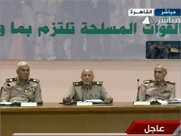 ‪أعضاء المجلس العسكري حذروا من الزحف نحو وزارة الدفاع‬ أعضاء المجلس العسكري حذروا من الزحف نحو وزارة الدفاع (الجزيرة)