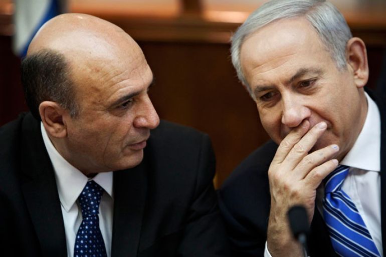 Israel's Prime Minister Benjamin Netanyahu (R) and newly appointed minister Shaul Mofaz attend the weekly cabinet meeting in Jerusalem May 13, 2012. Israel and the Palestinian Authority issued a rare joint statement on Saturday, saying they were committed to peace after Netanyahu dispatched an envoy to meet Palestinian President Mahmoud Abbas