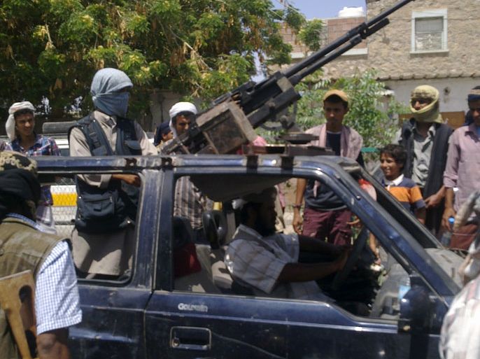 معارك شرسة بين الجيش اليمني وعناصر القاعدة في محيط مدينة جعار معقل القاعدة(الجزيرة نت-إرشيف)1