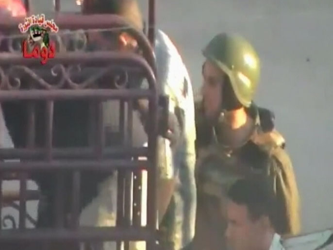 الجيش النظامي واصل تصديه للمحتجينعلى نظام بشار الأسد (صور بثها ناشطون)