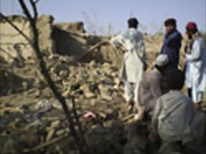 tribesmen gather at the site of a missile attack on the outskirts of miranshah, near the afghan border, october 23, 2008. suspected u.s. drones fired missiles into a pakistani (رويترز)