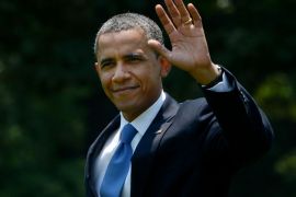 US President Barack Obama waves as he walks across the South Lawn of the White House to depart by Marine One, in Washington DC, USA, 28 June 2012. President Obama travels to Walter Reed National Military Medical Center in Bethesda, Maryland, to visit with wounded service members