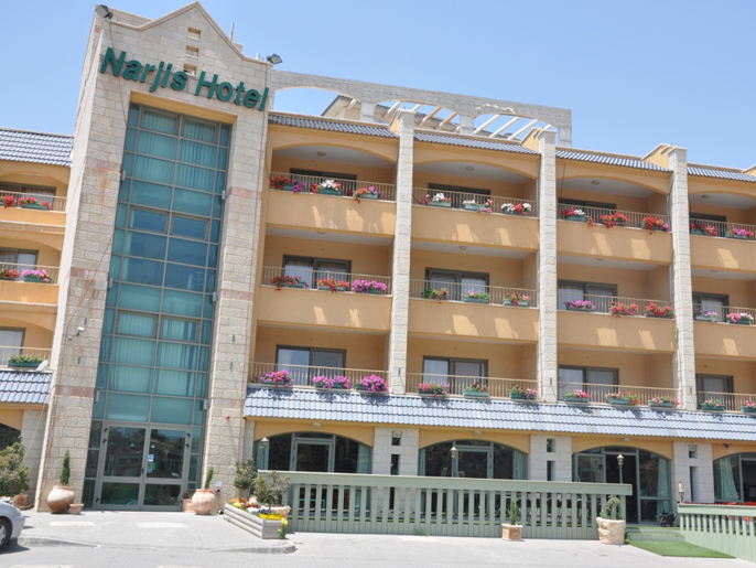 ‪الفنادق بالقرى العربية بدأت تنافس مثيلاتها بالمستوطنات‬ (الجزيرة نت)
