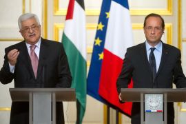 French president Francois Hollande (R) and Palestinian counterpart Mahmud Abbas give a press conference following a meeting at the Elysee presidential palace in Paris on June 8, 2012. AFP PHOTO BERTRAND LANGLOIS