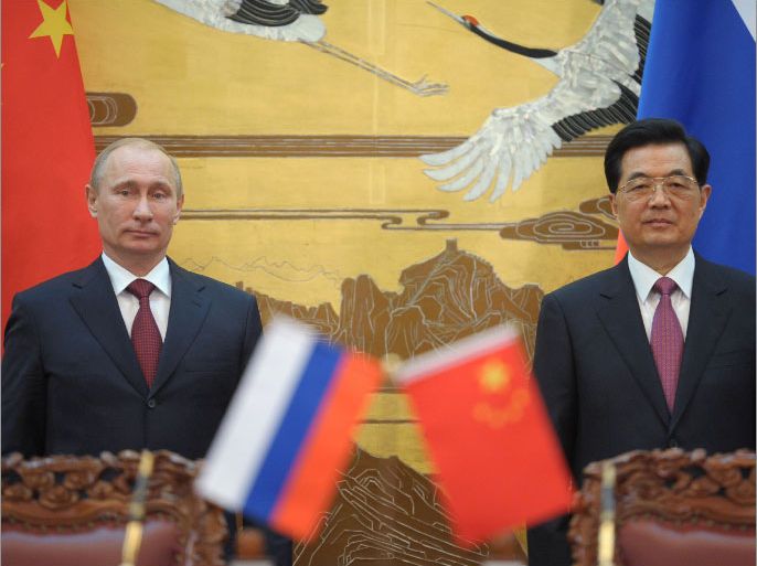 Chinese President Hu Jintao and his Russian counterpart Vladimir Putin attend a signing ceremony at the Great Hall of the People in Beijing on June 5, 2012. Putin arrived in China for a three-day visit aimed at bolstering a crucial alliance that has seen the giant neighbours block further action against Syria. AFP PHOTO/ RIA-NOVOSTI POOL / ALEXEY DRUZHININ