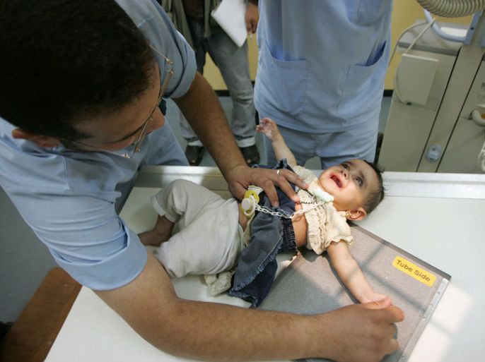Palestinian medics check a child for injuries after Israeli air strikes on the southern Gaza Strip, at the al-Najar hospital in Rafah, on June 18, 2012. Five Palestinians were wounded in the night between June 17 and 18 during two Israeli airstrikes conducted in Gaza, it was said Palestinian medical sources. AFP