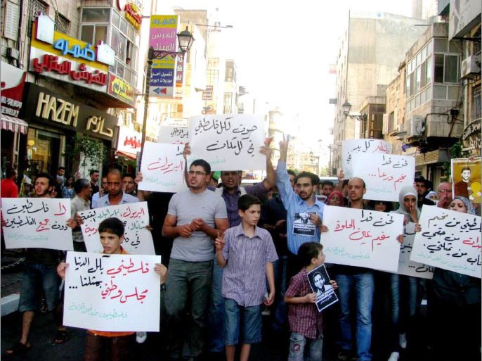 مسيرة في رام الله تطالب بحماية اللاجئين الفلسطينيين في مخيمات لبنان وسورية.jpg