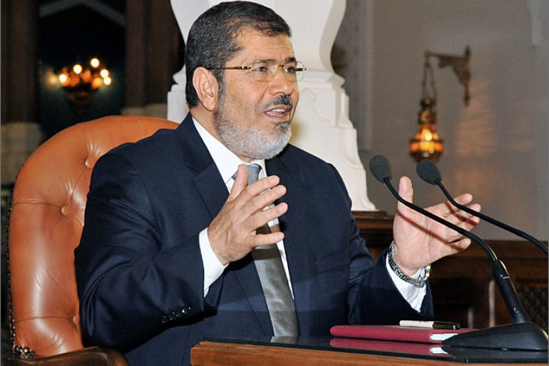 epa03286435 A handout picture released by the Egyptian Presidency shows president-elect Mohamed Morsi speaking during a meeting with chief-editors of Egyptian newspapers, in Cairo, Egypt, 28 June 2012. Morsi, of the Muslim Brotherhood group that was banned under Hosni Mubarak, has become on 24 June Egypt's first freely elected president. He has promised an administration that includes Christians, women and youth, seeking to appeal to liberal and leftist Egyptians who fear rising Islamists will undermine democracy and human rights. EPA/AHMED FOUAD/EGYPTAIN PRESIDENCY HANDOUT EDITORIAL USE ONLY/NO SALES