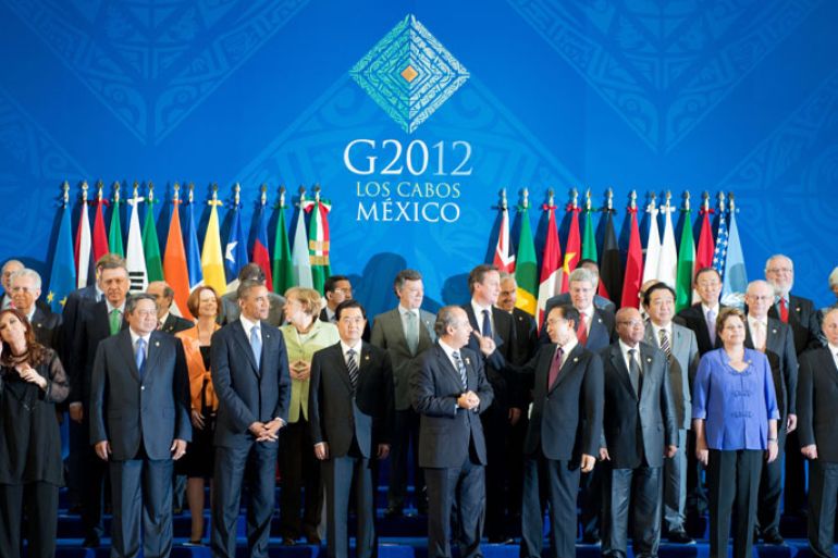 epa03272412 Group photo at the G20 Summit in Los Cabos, Mexico, 18 June 2012. The G20 formally began its meeting in Los Cabos, Mexico, with the European financial crisis at the top of its agenda one day after Greek voters voiced support for a pro-bailout party that aims to keep Athens in the eurozone. EPA/PEER GRIMM