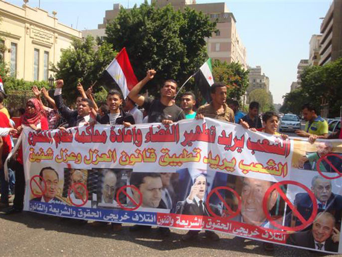 ‪شريحة من المصريين تقاطع الانتخابات وتطلب العزل‬ (الجزيرة)