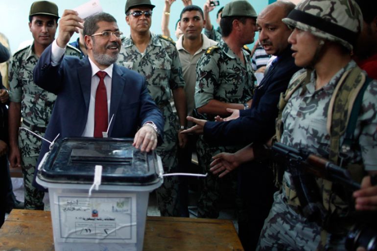 Presidential candidate Mohamed Morsy of the Muslim Brotherhood casts his vote at a polling station in a school in Al-Sharqya, 60 km (37 miles) northeast of Cairo June 16, 2012. Egypt's first free presidential election concludes this weekend in a run-off between the Muslim Brotherhood's candidate Mohamed Morsy and Ahmed Shafik, the last prime minister of ousted leader Hosni Mubarak. REUTERS