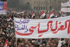 العزل السياسي لرموز نظام مبارك يتصدر قائمة مطالب المتظاهرين في ميدان التحرير
