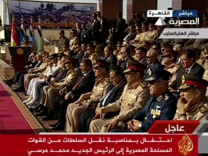 احتفال الجيش المصري بتسليم السلطة لمحمد مرسي - (المصدر الفضائية المصرية)