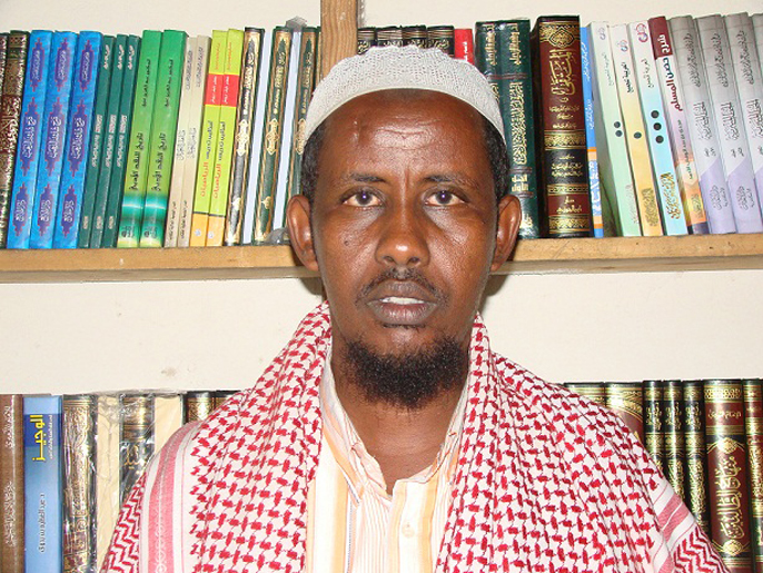 ‪عبد الرشيد ولي إبراهيم توقع أن يصبح الكتاب العربي جزءا من حياة المواطن الصومالي‬  (الجزيرة)