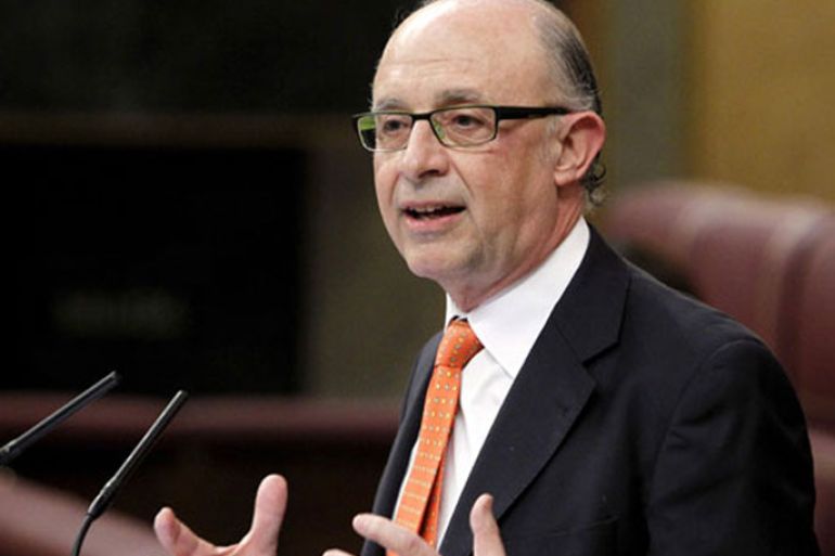 epa03143203 Spanish Treasury and Public Administration Minister, Cristobal Montoro, gestures during his speech at the Spanish Parliament in Madrid, Spain, 13 March 2012. In order to fit the Eurogroup demand, most of the additional cuts heading to get a 5.3 per cent budget deficit