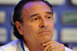 epa03243215 The coach of the Italian national soccer team Cesare Prandelli during a press conference in Coverciano (Florence), Italy, 31 May 2012. EPA/CARLO FERRARO