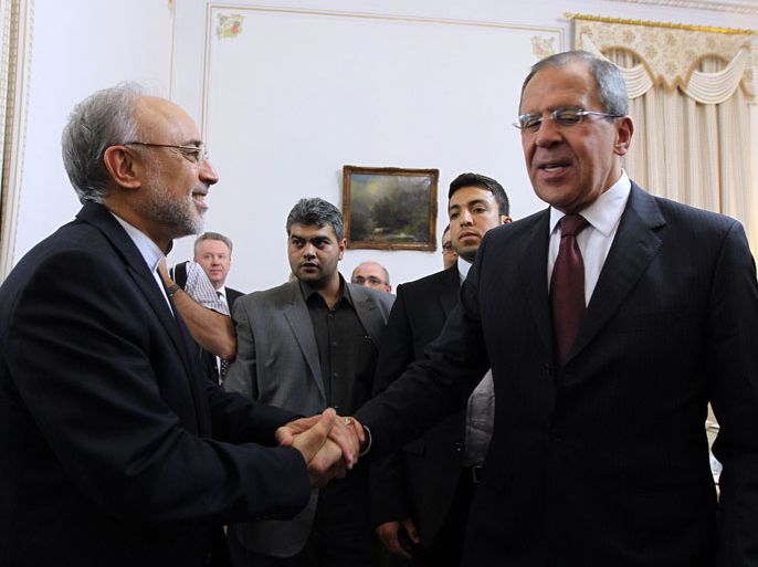 Tehran, -, IRAN : Iranian Foreign Minister Ali Akbar Salehi (L) shakes hands with his Russian counterpart Sergei Lavrov (R) during a meeting in Tehran on June 13, 2012. Lavrov reiterated Russia's opposition to unilateral sanctions imposed by Western countries that are hurting Iran's oil export-dependent economy. AFP PHOTO/ATTA KENARE