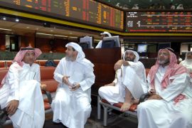 epa01549620 Traders at the trading floor at the Kuwait Stock Exchange, the second largest Arab bourse, where trading was halted 13 November 2008 following an unprecedented court order aimed at curbing the market's slide and preventing massive losses among small investors. The administrative court ordered that trading be suspended immediately at the bourse until November 17 when the court will sit again to look into the issue, said the ruling. The court ruling said the order was issued to spare investors from heavy losses, finding that the bourse management failed to take any measures to boost the flagging bourse EPA/RAED QUTENA