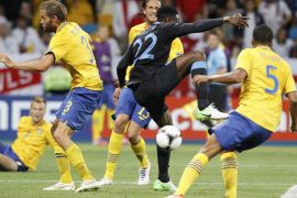 REFILE - CORRECTING SPELLING OF PLAYER NAME England's Danny Welbeck scores his team's third goal against Sweden during their Group D Euro 2012 soccer match at the Olympic stadium in Kiev, June 15, 2012. REUTERS/Alexander Demianchuk (UKRAINE - Tags: SPORT SOCCER)