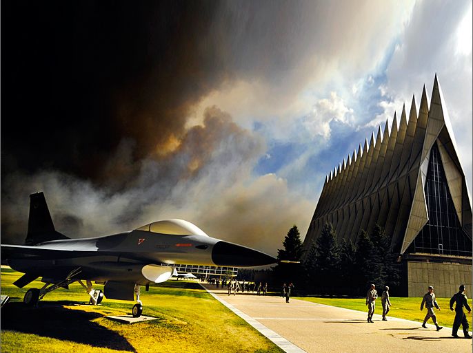 Smoke from the Waldo Canyon Fire rises near the USAF Academy's Cadet Chapel as cadets head for a briefing on evacuation procedures in this U.S. Air Force handout photo dated June 27, 2012. The Academy evacuated more than 600 families and 110 dormitory residents from the base on June 27. Photo taken June 27, 2012. REUTERS/U.S. Air Force/Carol Lawrence/Handout (UNITED STATES - Tags: MILITARY ENVIRONMENT DISASTER TPX IMAGES OF THE DAY) FOR EDITORIAL USE ONLY. NOT FOR SALE FOR MARKETING OR ADVERTISING CAMPAIGNS. THIS IMAGE HAS BEEN SUPPLIED BY A THIRD PARTY. IT IS DISTRIBUTED, EXACTLY AS RECEIVED BY REUTERS, AS A SERVICE TO CLIENTS